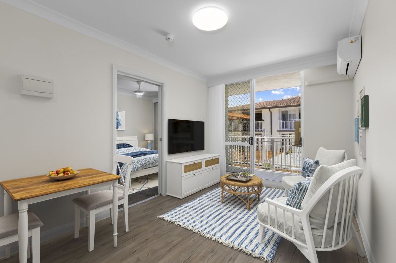 Newly renovated one bedroom serviced apartment with separate bedroom and ensuite plus kitchenette and terrace next to the pool area.