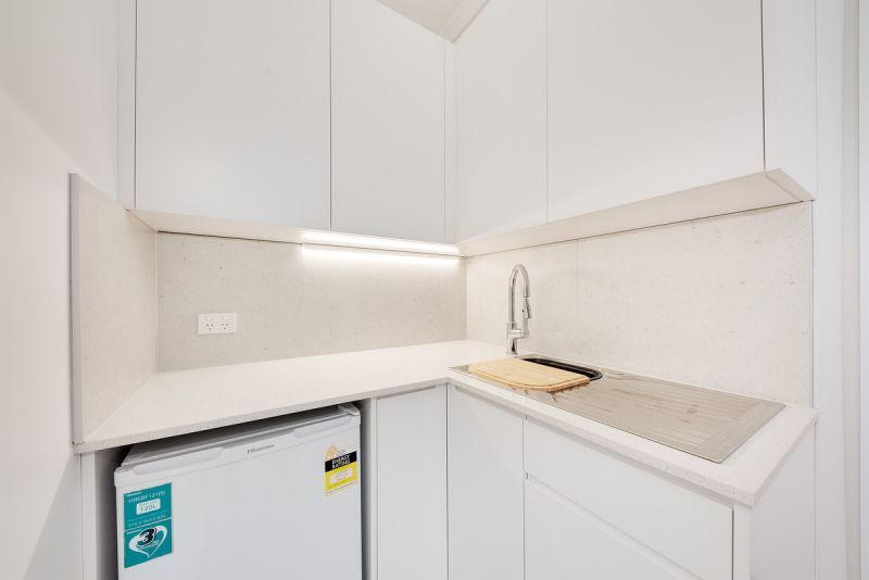 FULLY RENOVATED , BRIGHT AND BEAUTIFUL