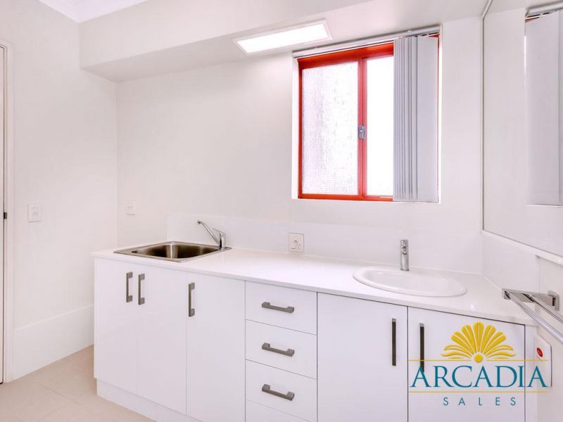 ARCADIA WATERS BICTON - 3 Bedroom, First Floor Stunner...