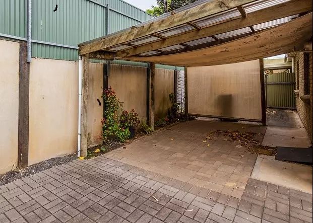 Two Bedroom only 100 metres from Main Street