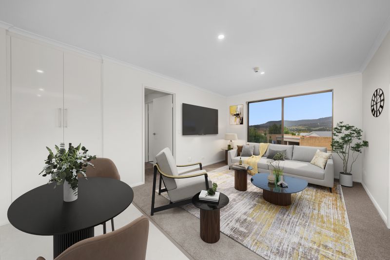 Two-bedroom apartment with water glimpses of Derwent river