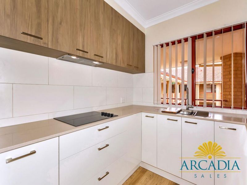 ARCADIA WATERS BICTON - Top Floor Fully Refurbished Apartment