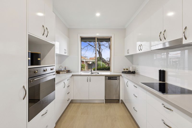 Newly refurbished 2-bedroom plus study villa