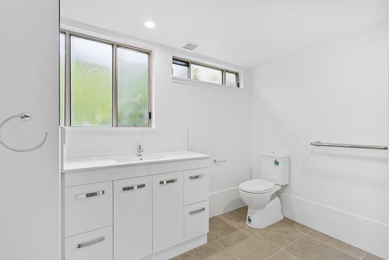 Large ground-floor 2-bedroom villa on corner