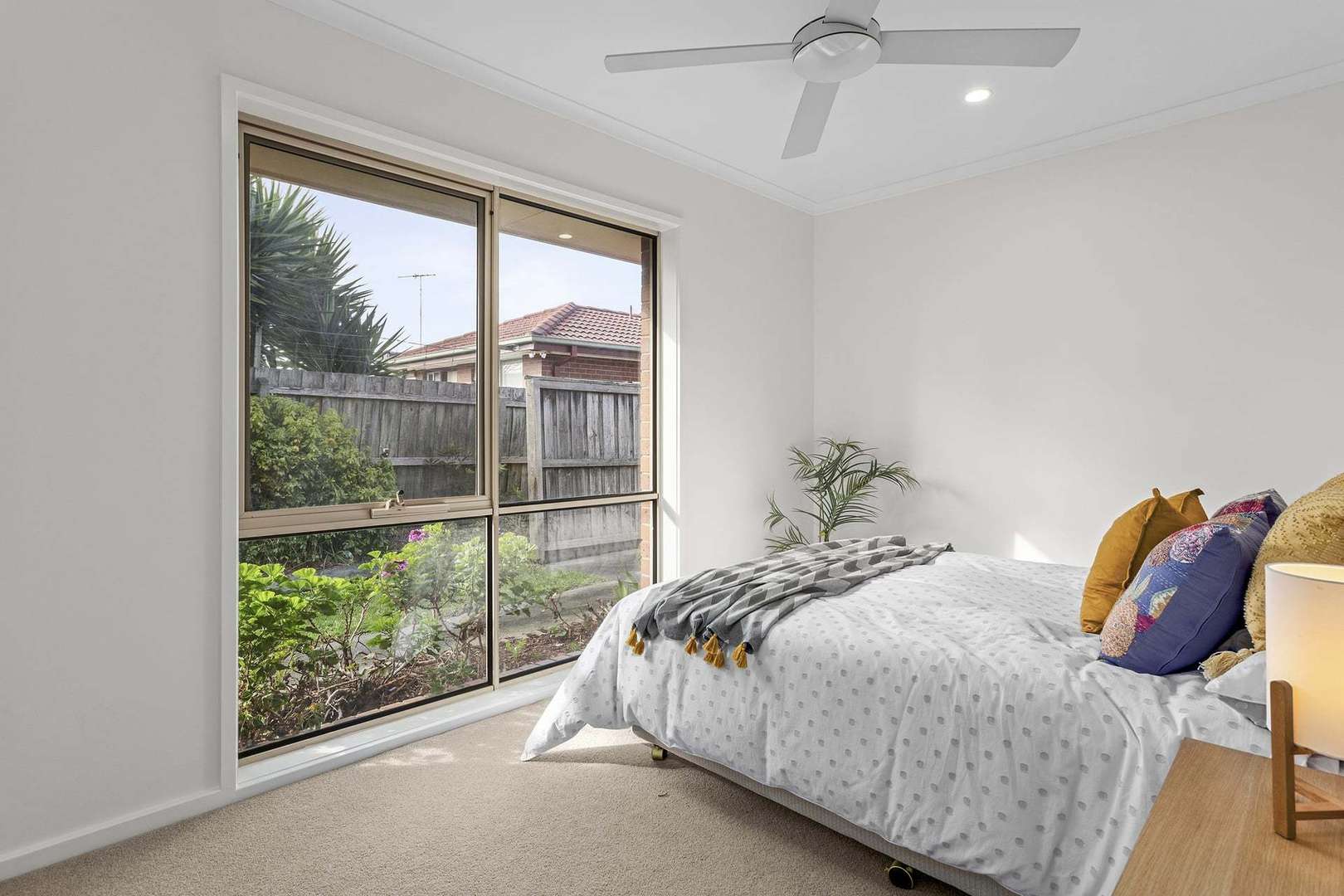 Beautifully presented Unit with Space to Unwind