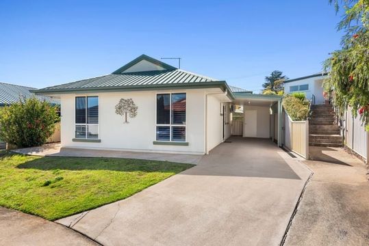 Light-Filled 3 Bedroom Home with Solar