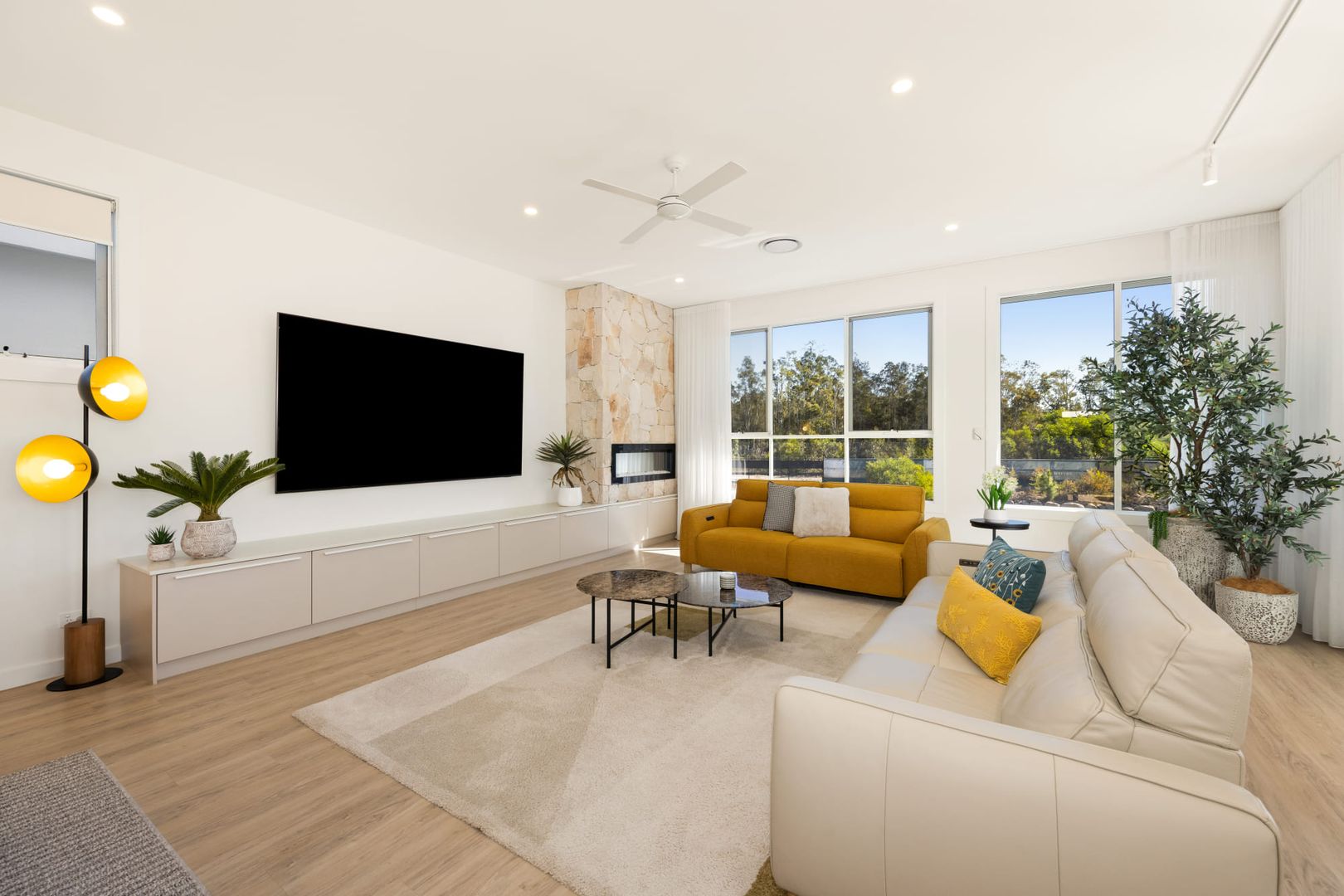 Your Luxurious Waterfront Oasis Awaits