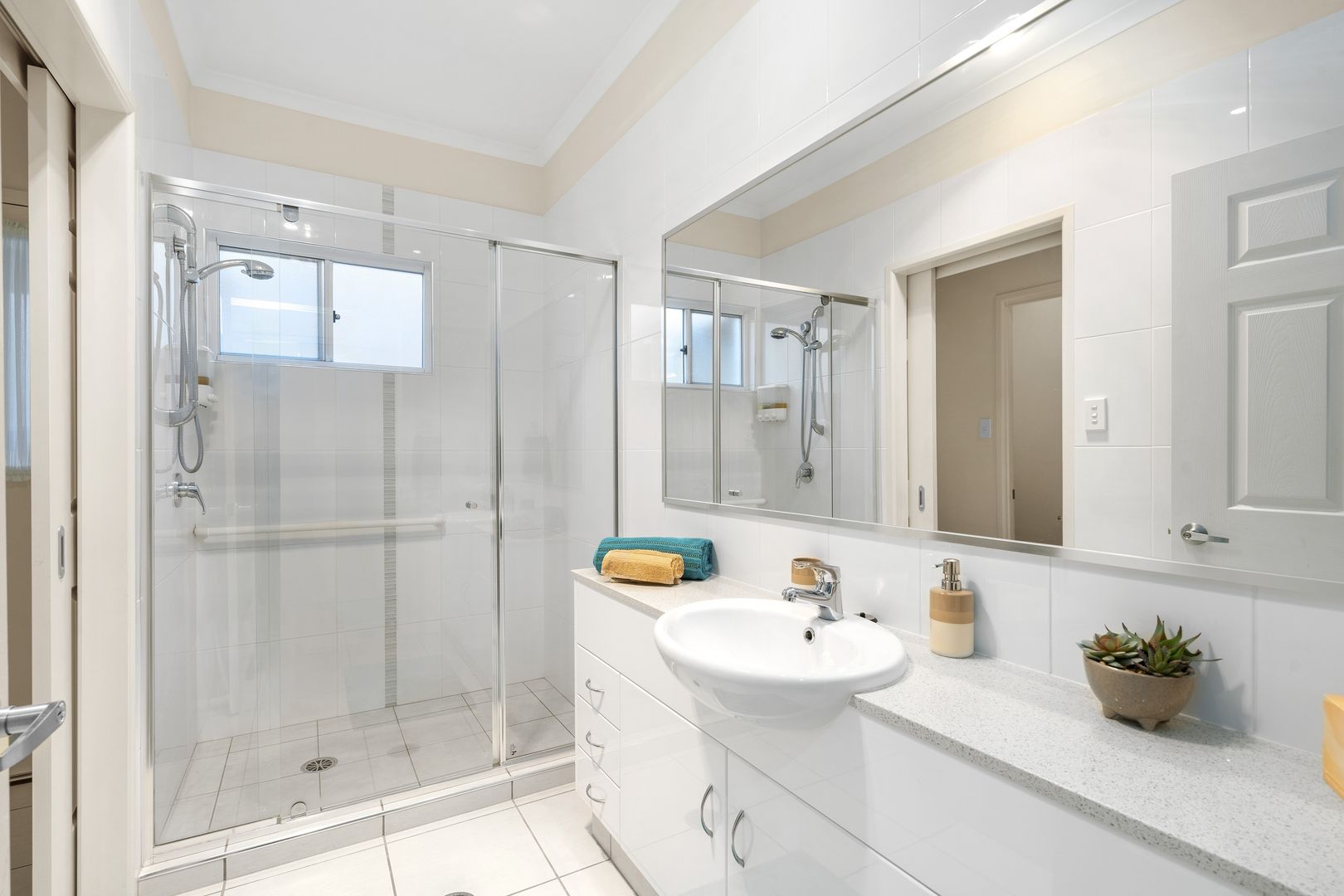 Well presented two bedroom plus study in Palm Lake Resort Eagleby