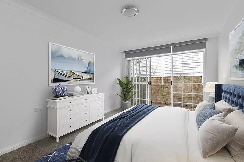 Newly renovated ground floor unit in perfect garden corner position.