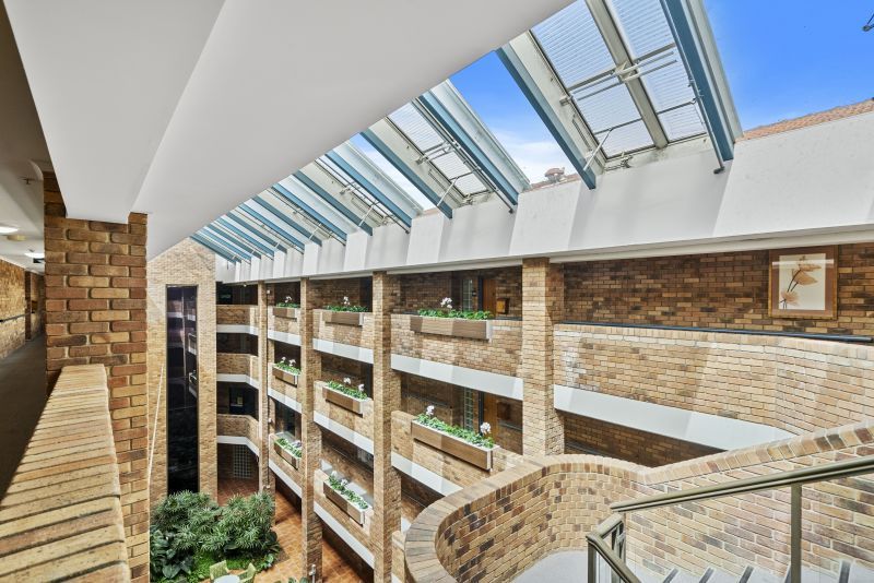 Spacious one-bedroom apartment with views