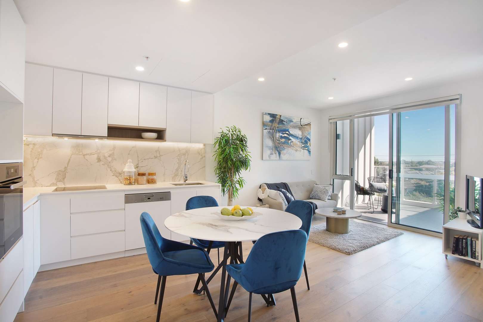 Big on Style, Easy on The Wallet!