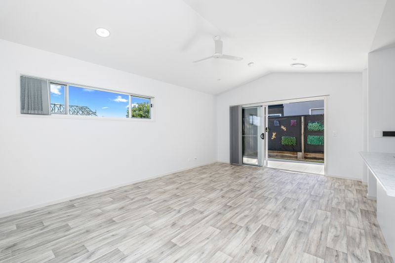 Modern Home – Carefree Lifestyle!