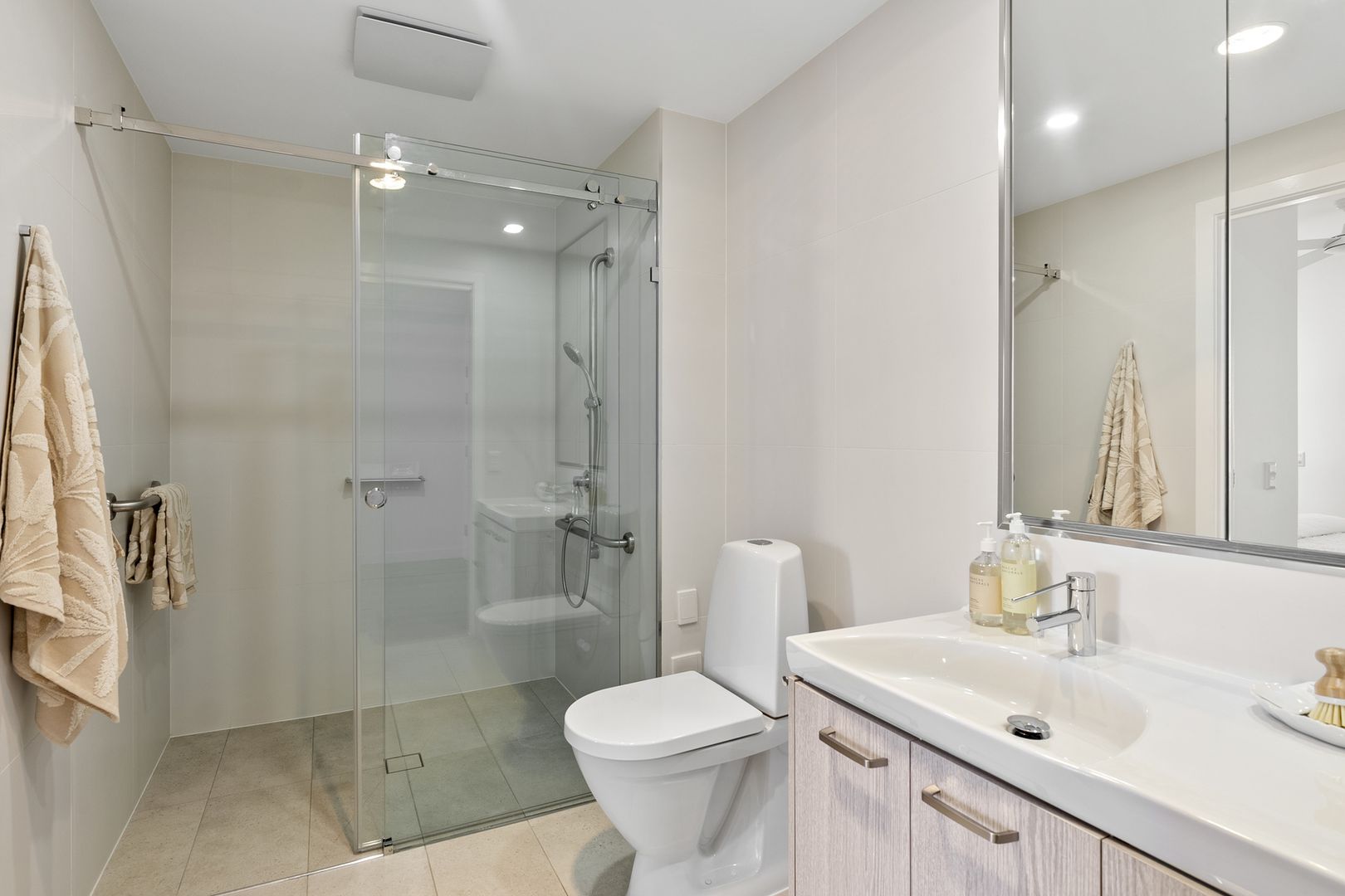Seamless one bedroom apartment