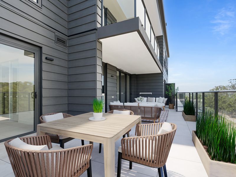 Luxury 'Falcon Design' with Spectacular Bushland Views