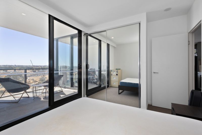 Great Location, Modern & Professional Lifestyle!