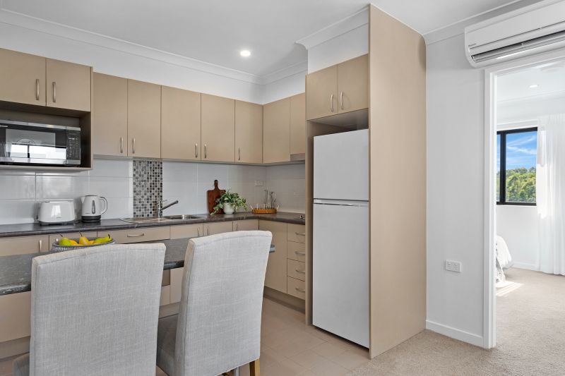 Top-floor two-bedroom apartment with ocean views!