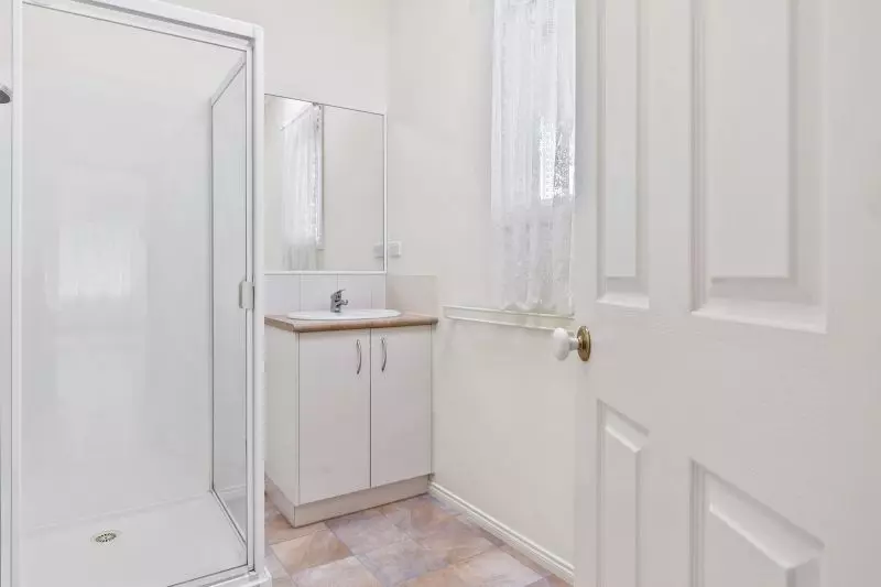 Beautifully Presented Haven - Corner Location