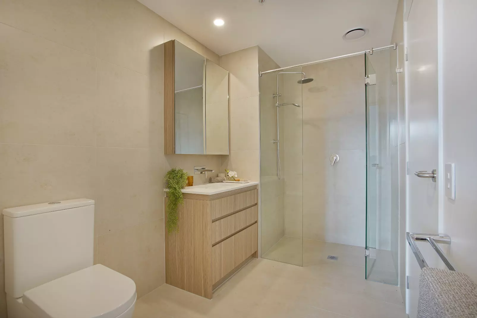 Spacious Courtyard Oasis - Last Remaining Ground Floor Apartment!