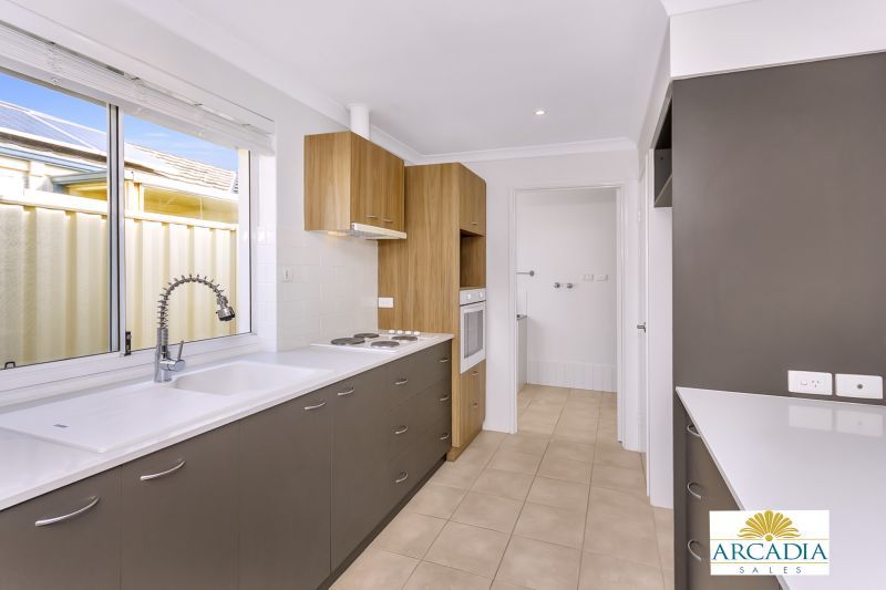 ARCADIA WATERS MADDINGTON - Dress to Impress...