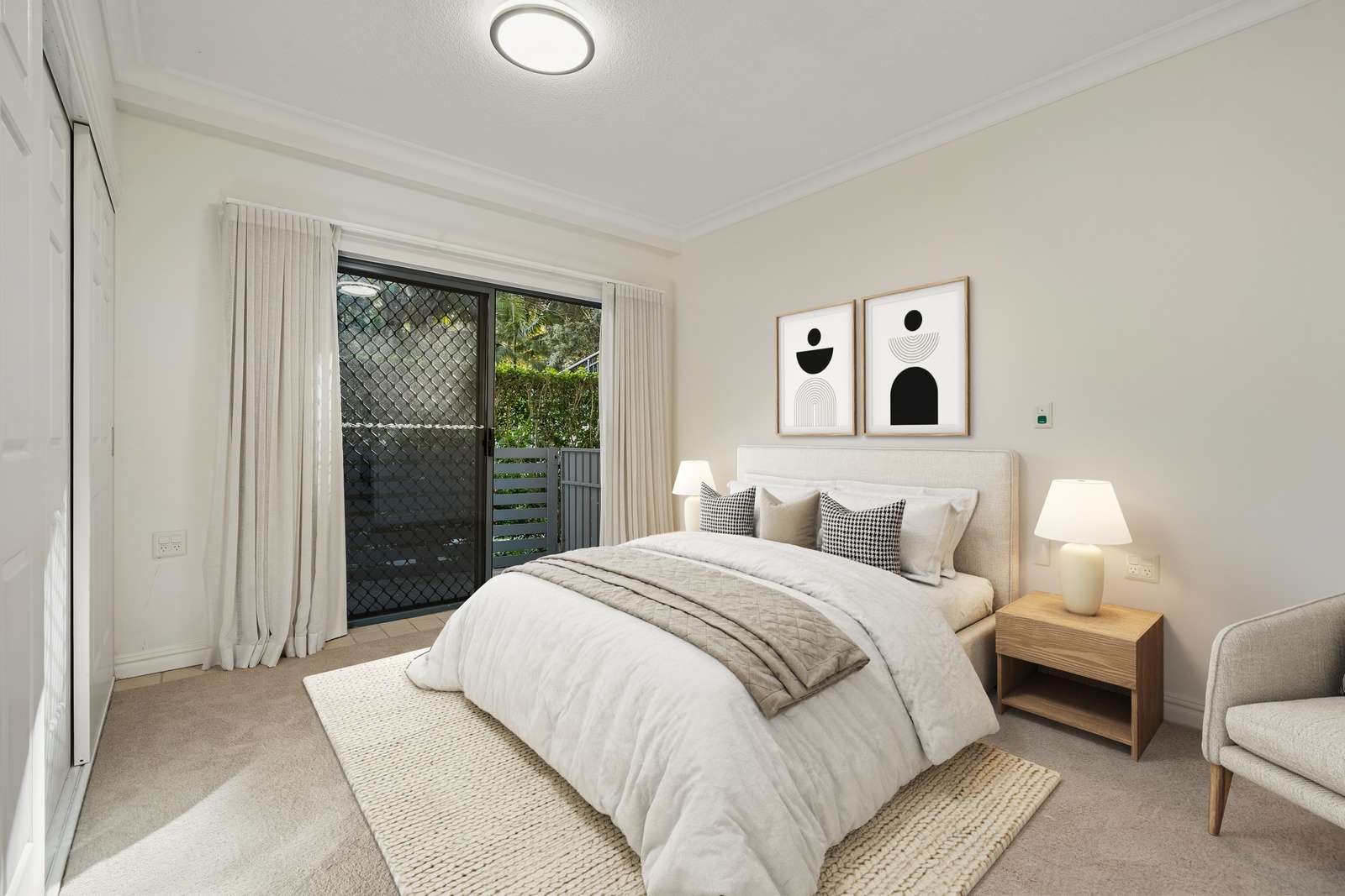 Spacious ground-floor, one-bedroom apartment