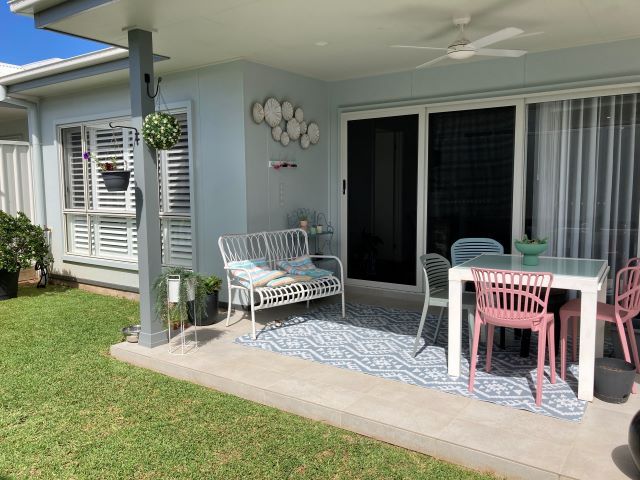 Charm and Elegance in the Honeysuckle Home