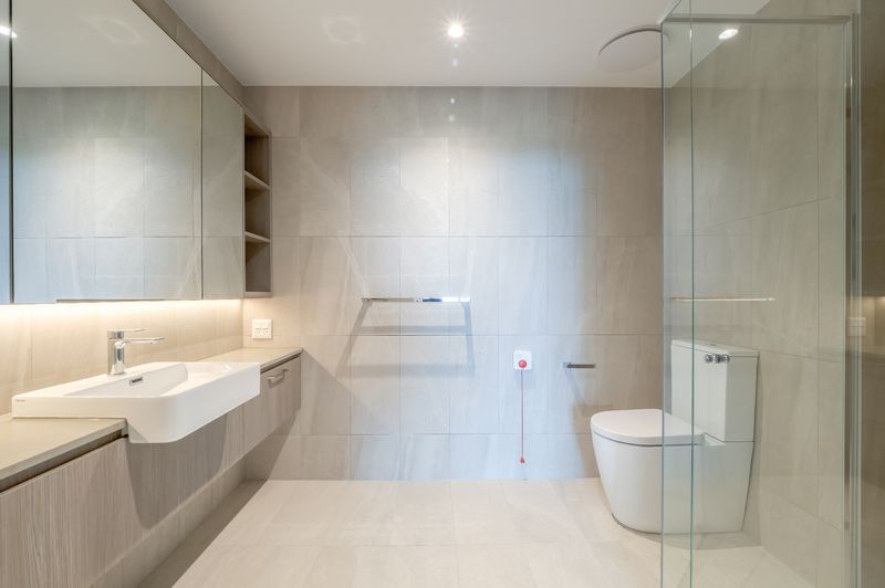 Elegant Apartment with Luxury Finishes and Views