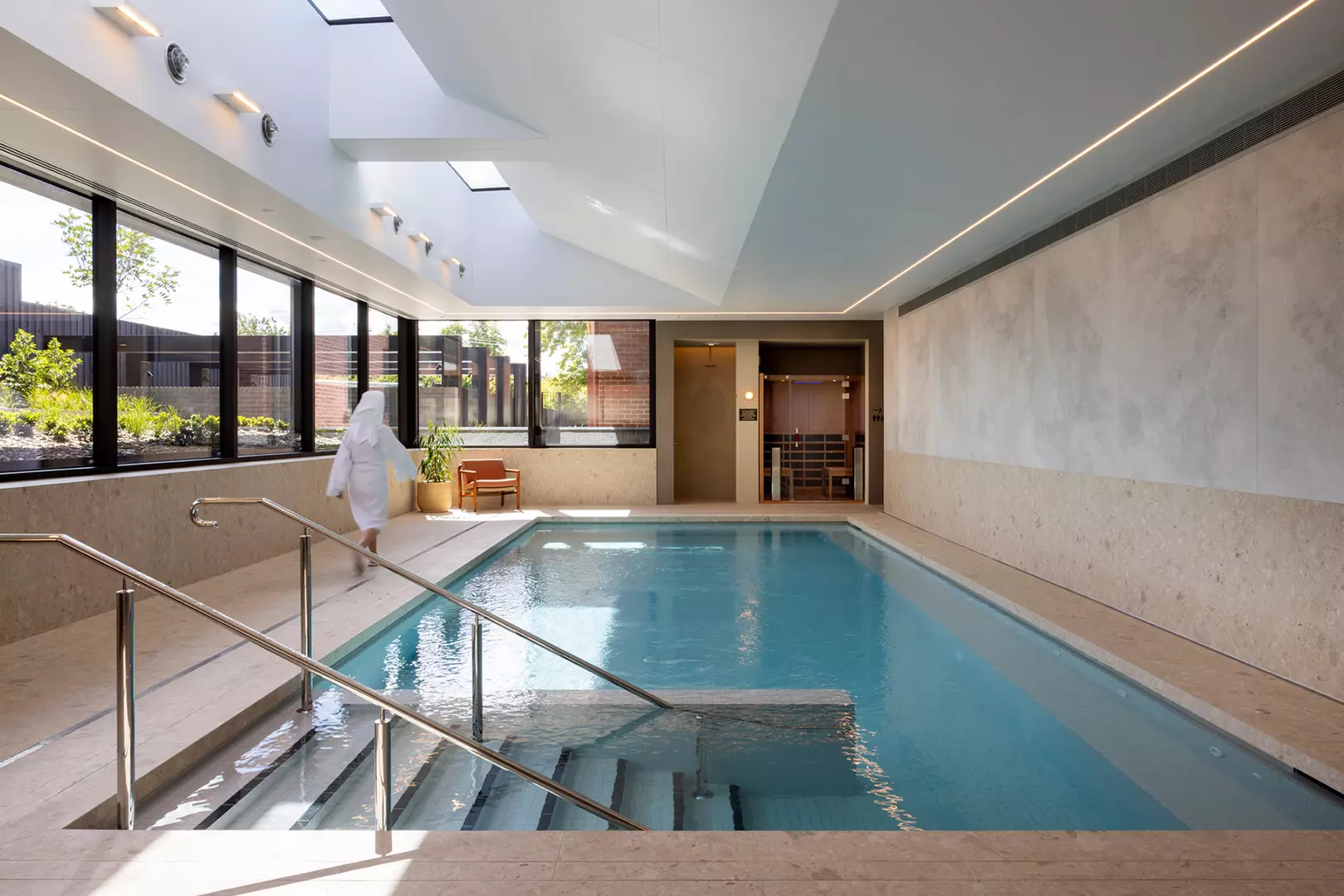 Residence 18 - Your private Level 3 sanctuary overlooking Studley Park