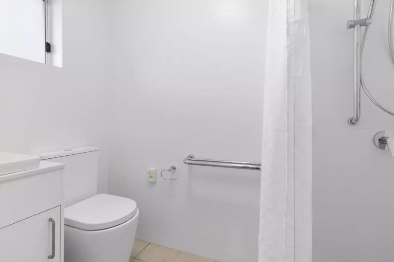 Beautifully renovated 1 bedroom unit with large open plan living/kitchen area