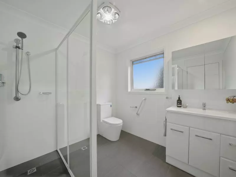 Westerly Facing Villa With Attached Garage