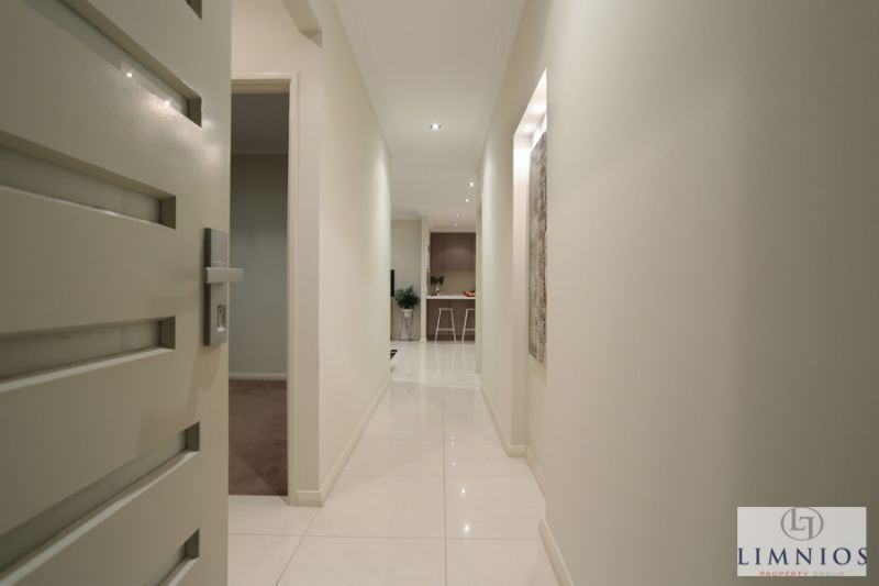 Spacious End Villa