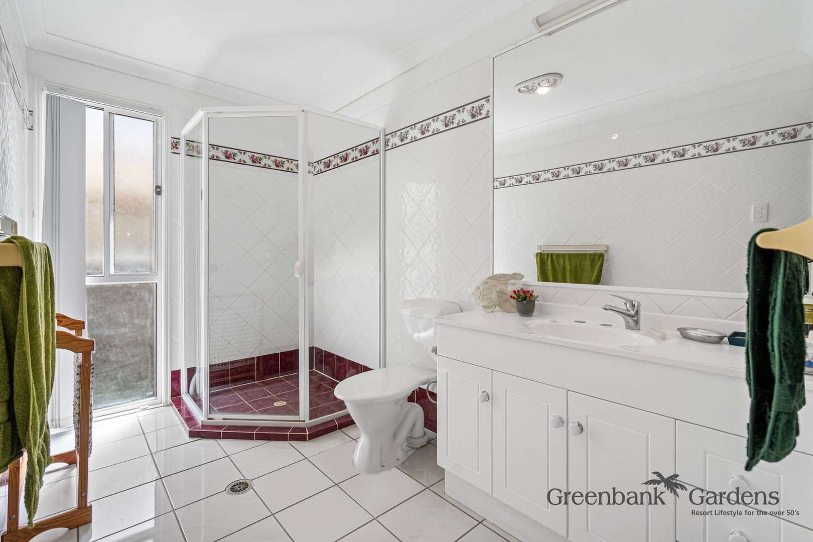 3-bedroom Home with bushland views - GREENBANK GARDENS