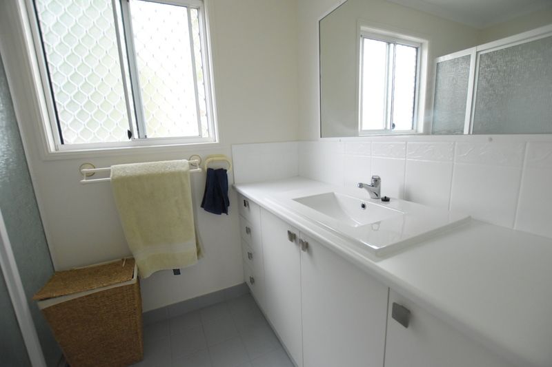 Beautifully presented, well maintained 2 bedrooms home in highly sought private cul-de-sac location