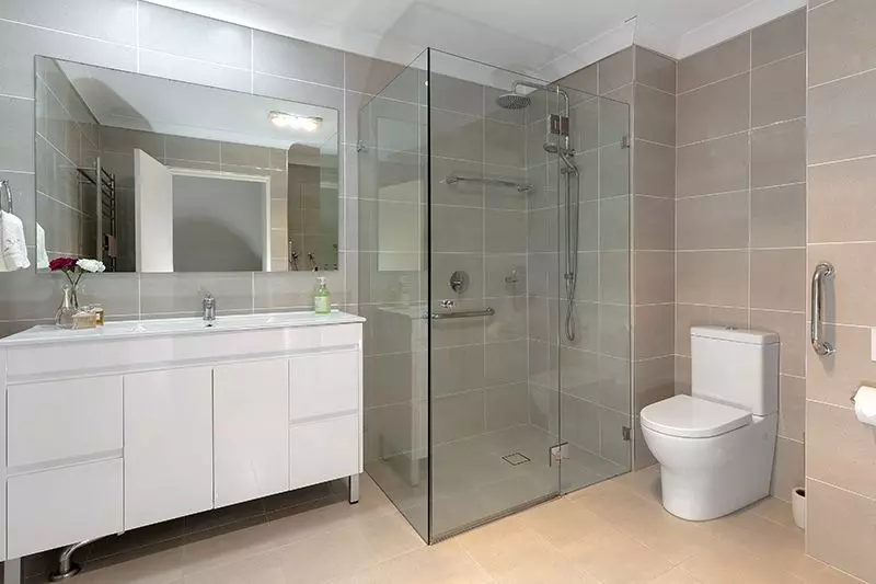 Well presented sun-filled unit overlooking leafy green gardens