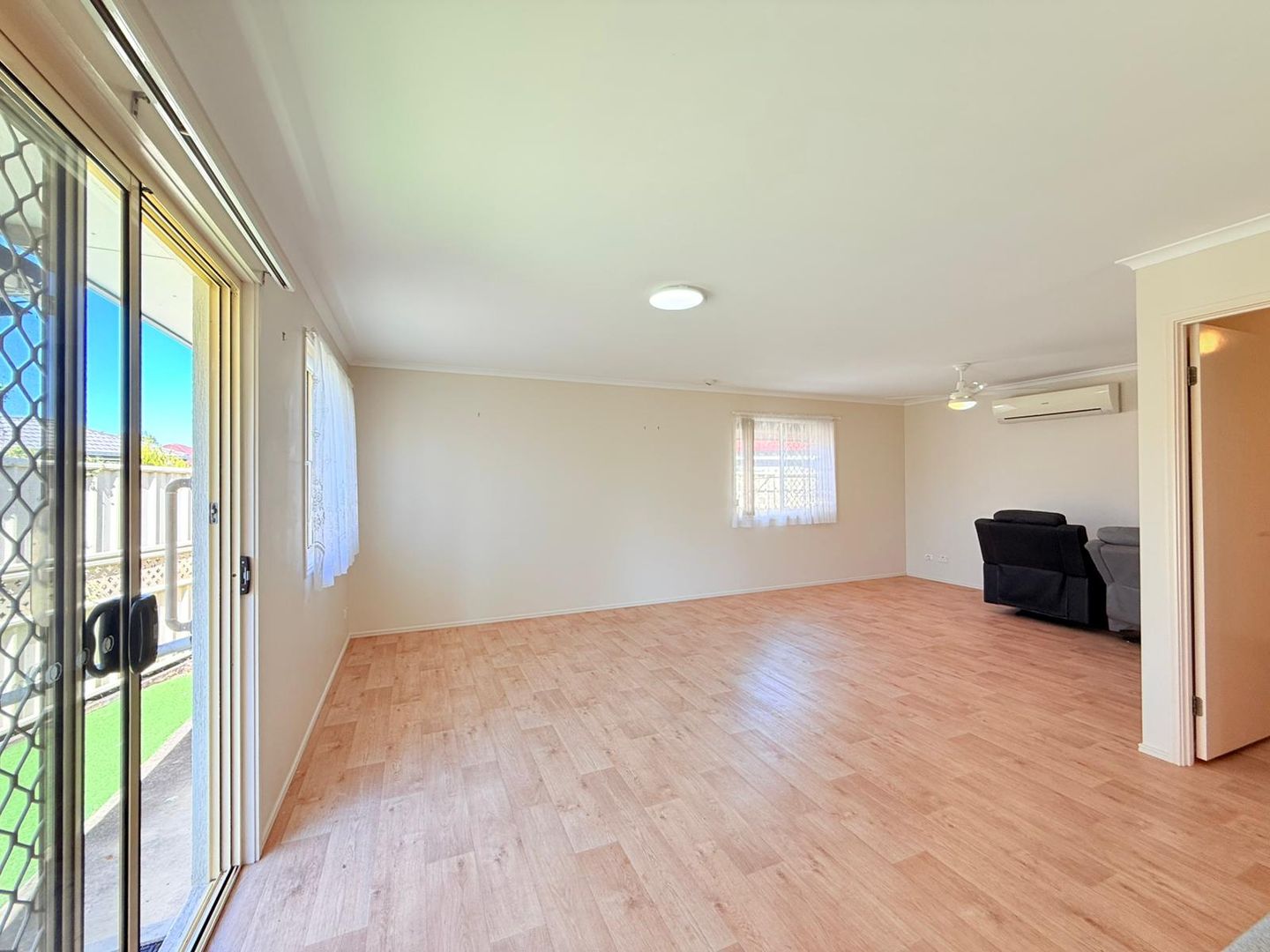 Ready to Move In! Comfortable bright 2 bedroom home in an Over 50's Gated Complex