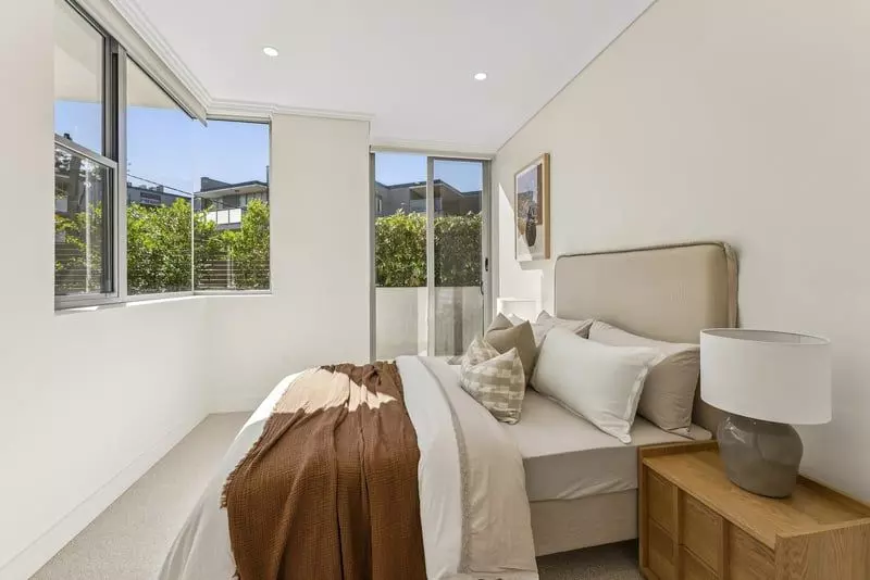 Light-filled Garden Apartment with Space, Privacy and Style