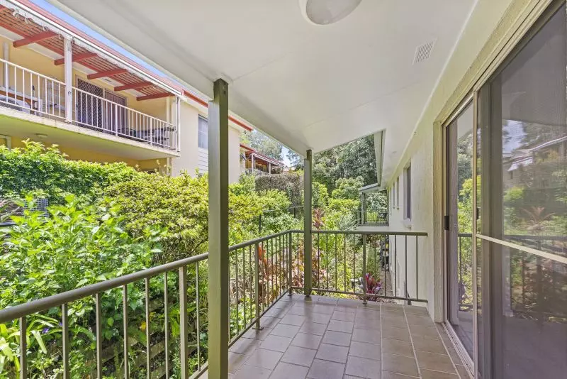 Elevated 2-bedroom villa surrounded by trees