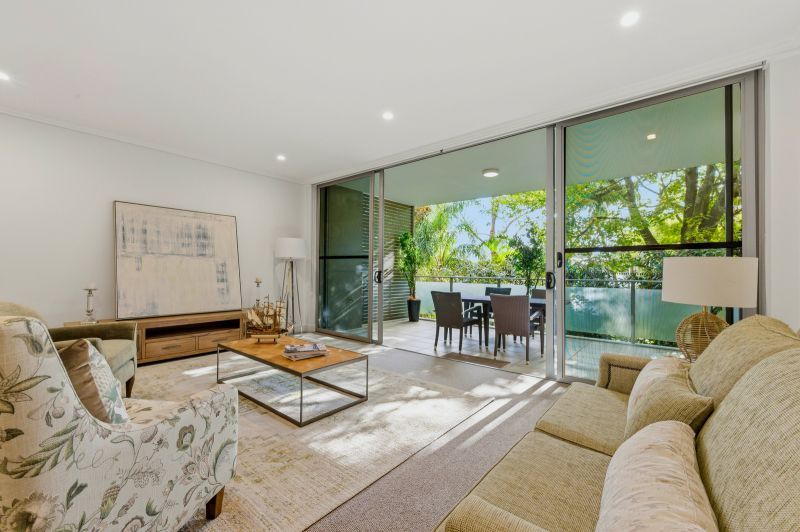 Elegant Apartment, Lush Surrounds