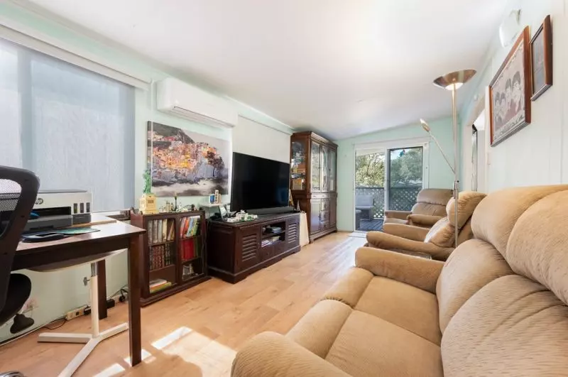 AFFORDABLE LIVING, BEACH A STROLL AWAY