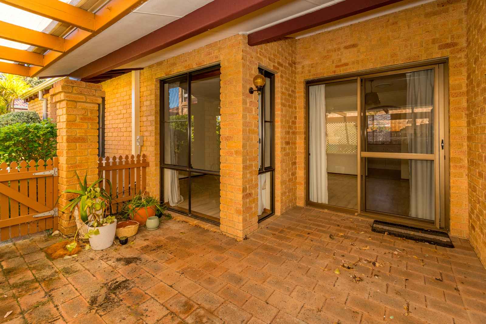 Charming villa with endless potential in a sought-after setting