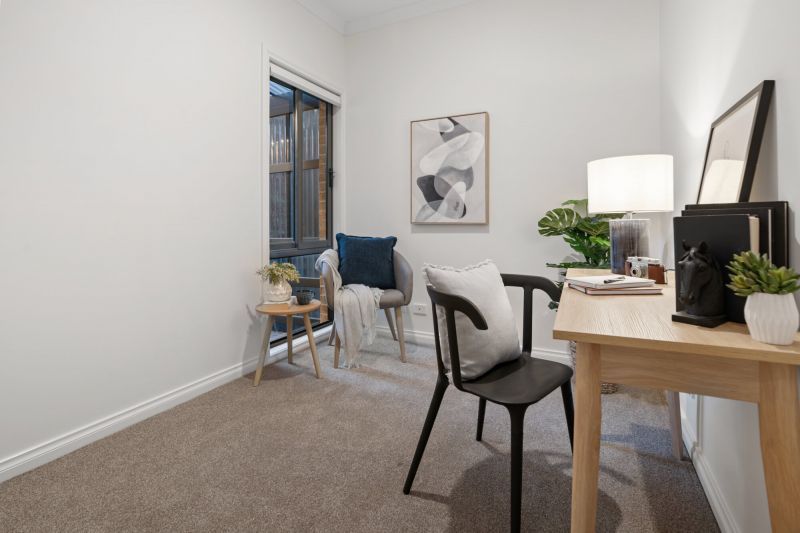 Contemporary Private Living overlooking Kurrajong Reserve