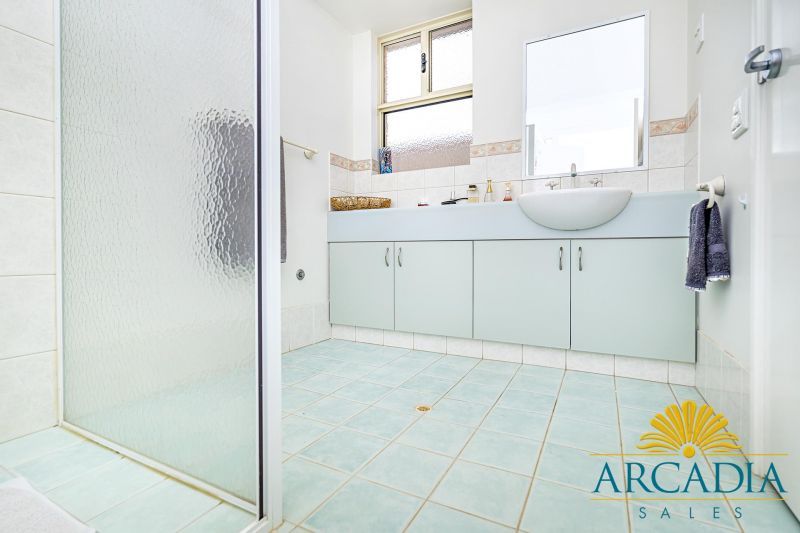 ARCADIA WATERS GERALDTON - 3 Bedroom with Amazing Enclosed Rear Patio