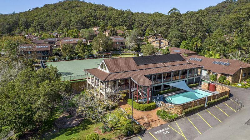 Villa with Flexible Living Spaces and Top Location