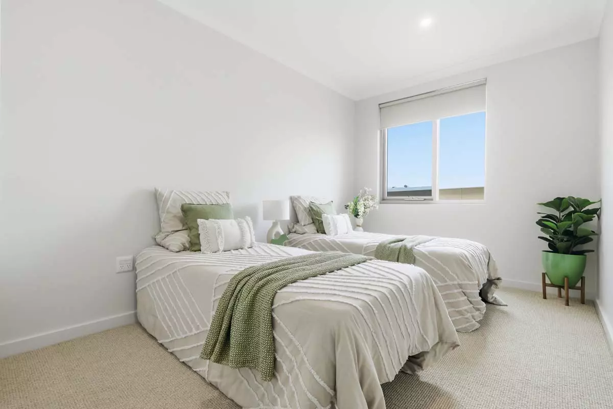 Spacious sunlit 2 Bedroom Unit With 2 Balconies