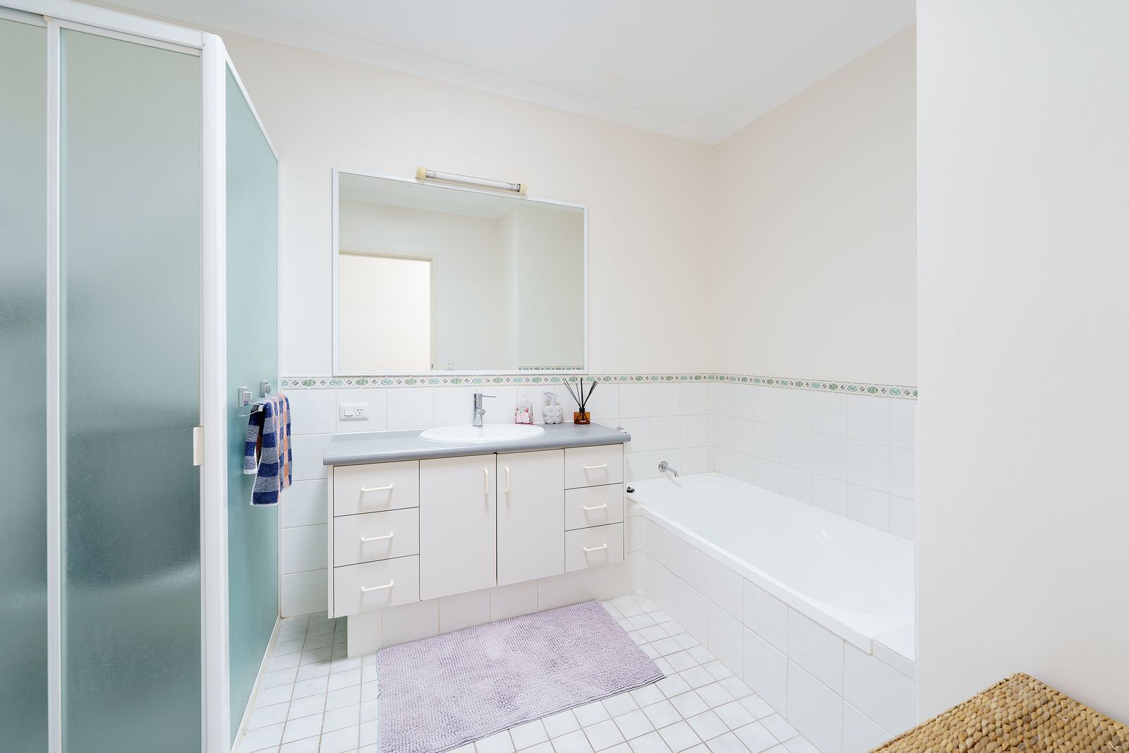 Light-filled corner home with garden views & north-facing courtyard