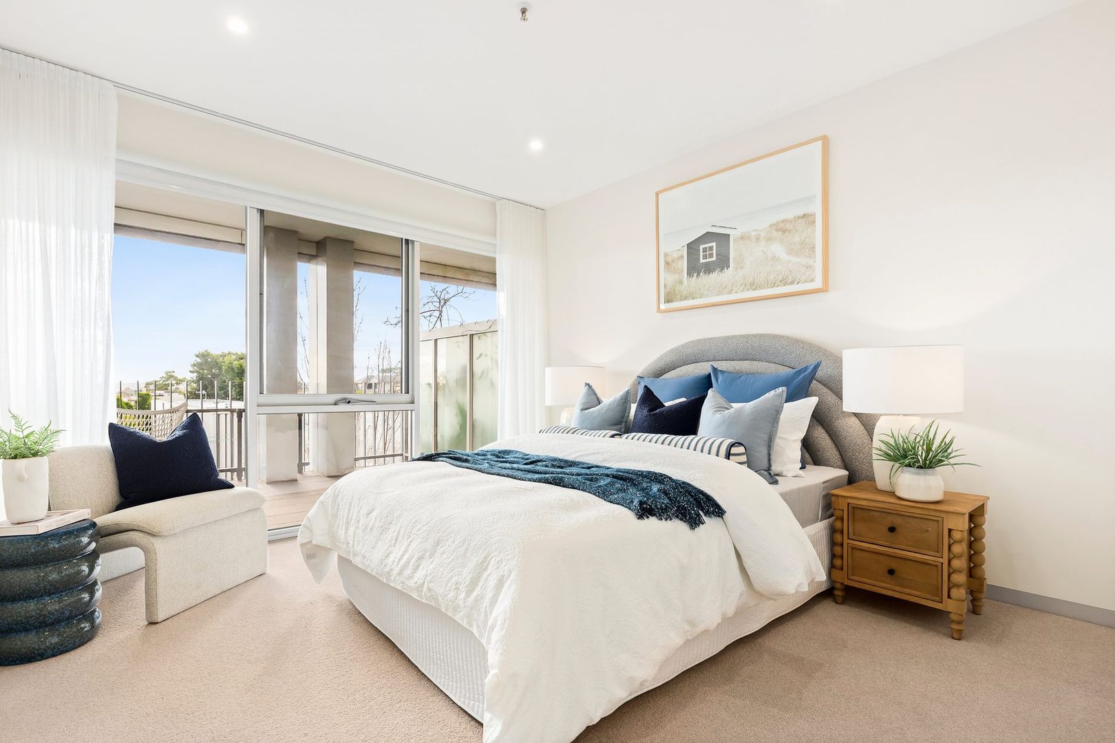 North-facing 2-bedroom apartment with views!
