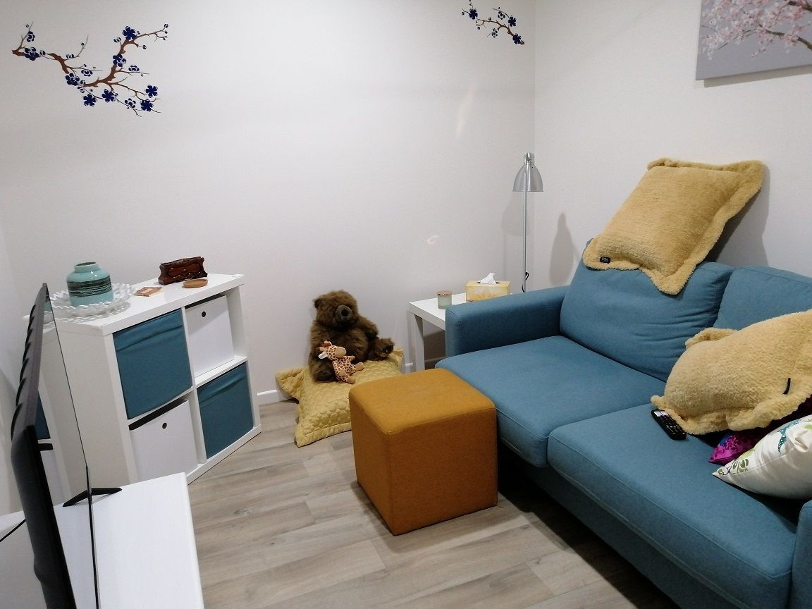 Great location for this two bedroom plus study in Palm Lake Resort Eagleby