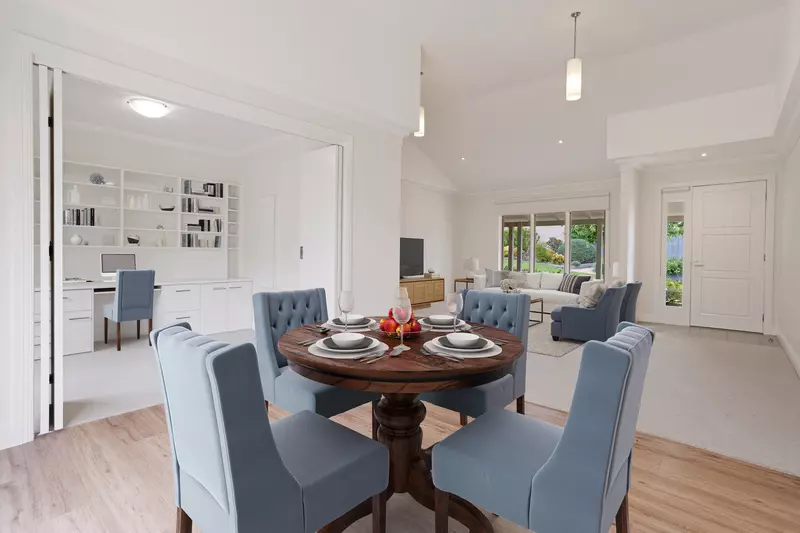 Impressive Villa with Vaulted Ceilings and Private Courtyard