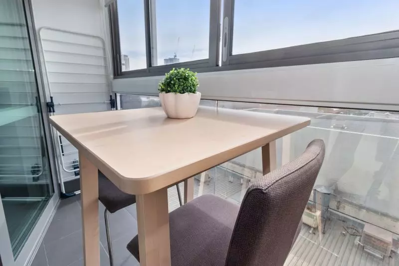 Luxurious Urban Living in Central Location!