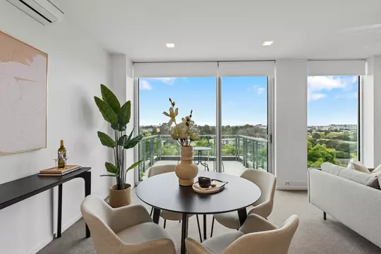 Retire in a beautiful cosmopolitan area with this 3 bed apartment!