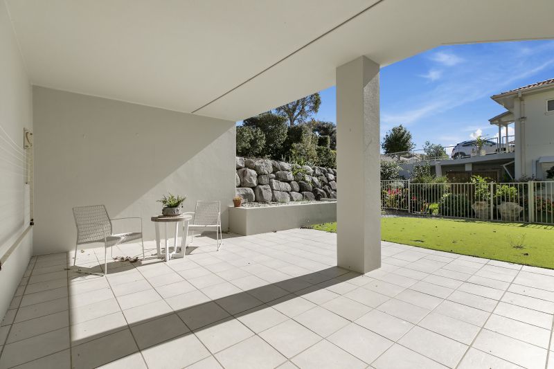 Fully renovated, spacious 2-bedroom villa with garden outlook